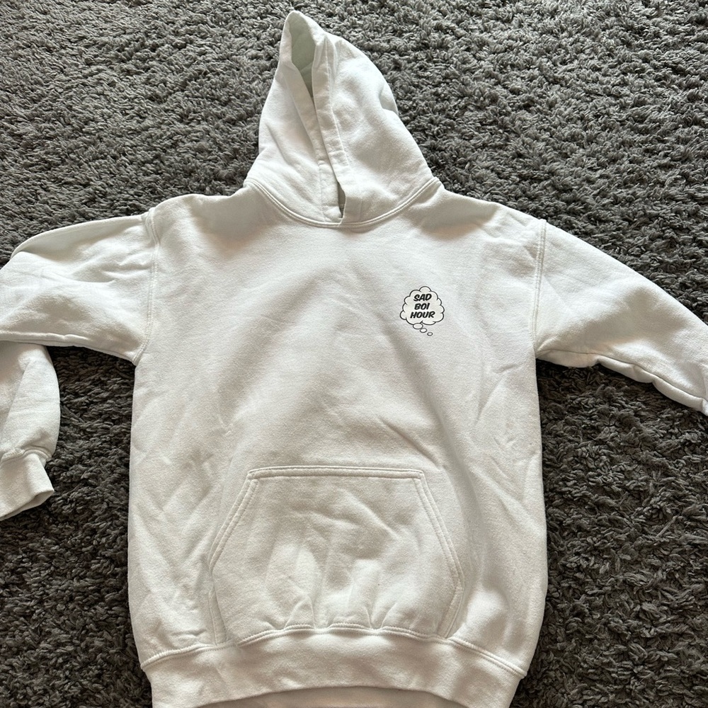 EMMA CHAMBERLAIN SWEATSHIRT